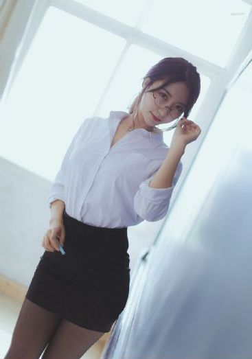 少妇调教嗯～好大再深一在线观看_1080在线视频播放